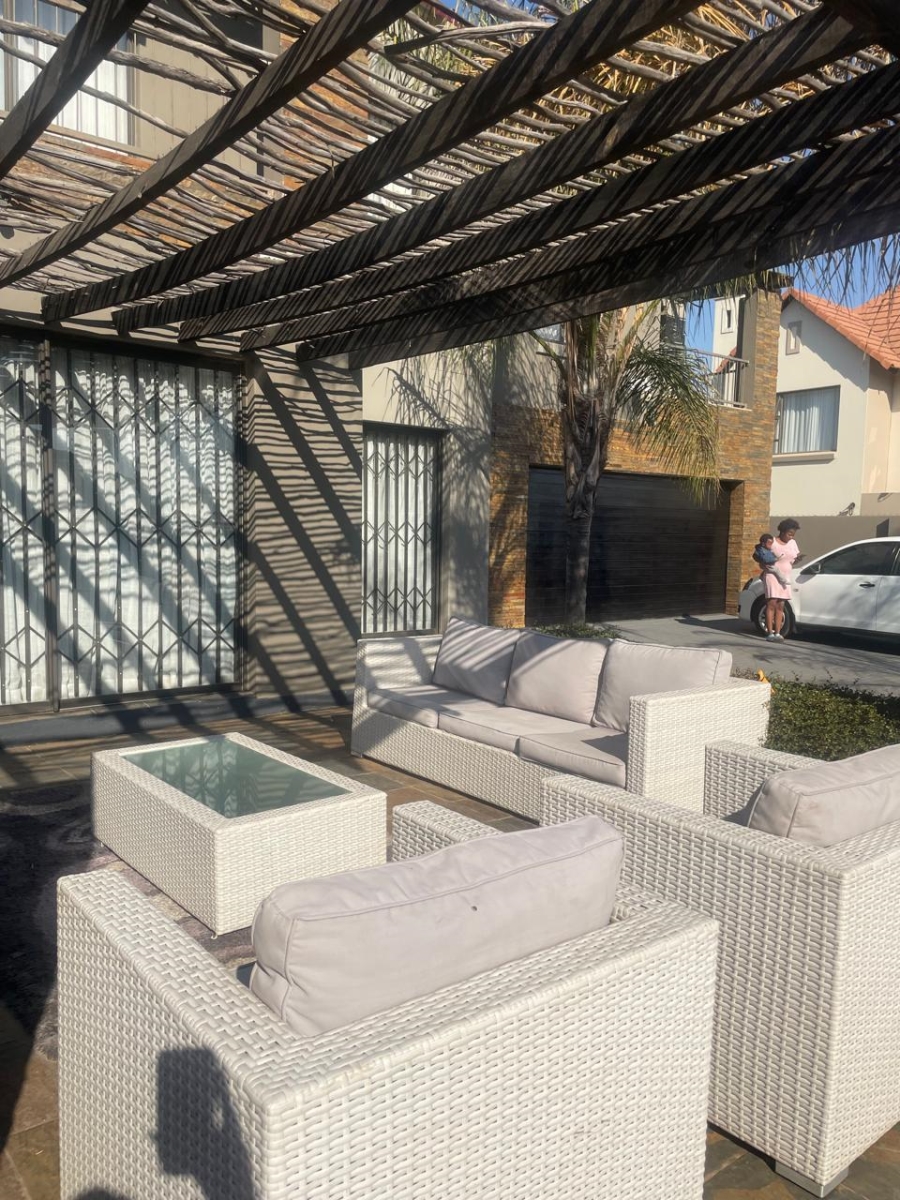 4 Bedroom Property for Sale in Gateway Manor North West